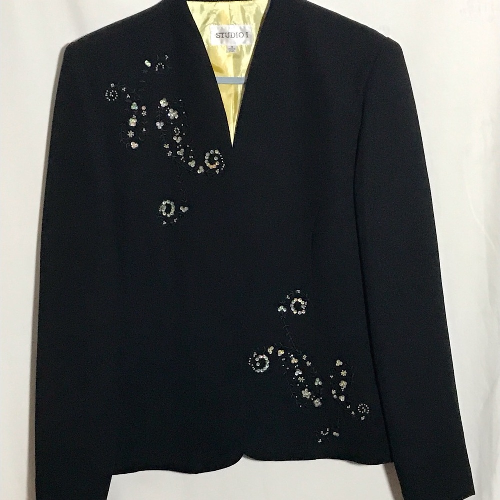 Women’s Two piece suit..Jacket and Skirt..Black..size 8..by Studio I